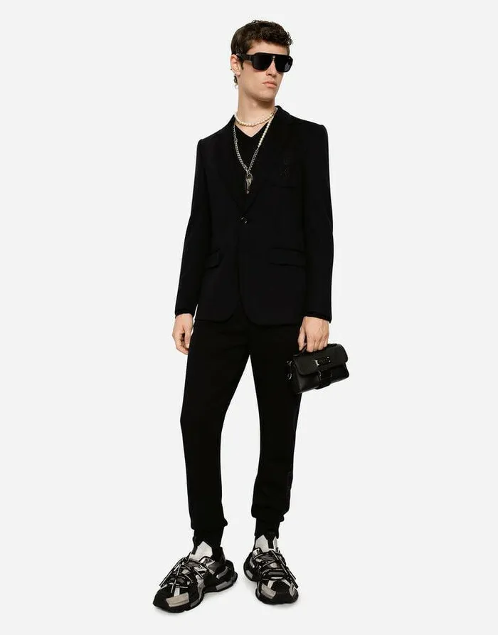 Dolce and Gabbana Sweaters And Cardigans Men Vneck Sweater In Cashmere Black Dolce and Gabbana Sweaters And Cardigans Men Vneck Sweater In Cashmere Black