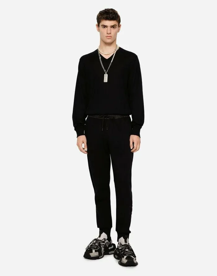 Dolce and Gabbana Sweaters And Cardigans Men Vneck Sweater In Cashmere Black Dolce and Gabbana Sweaters And Cardigans Men Vneck Sweater In Cashmere Black
