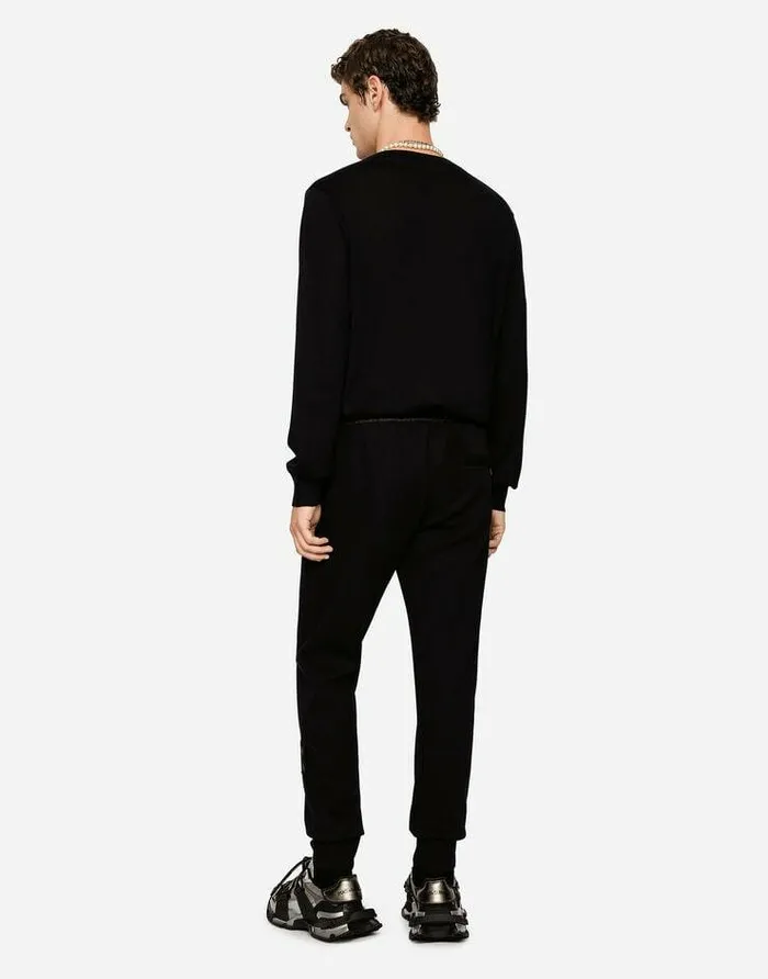 Dolce and Gabbana Sweaters And Cardigans Men Vneck Sweater In Cashmere Black Dolce and Gabbana Sweaters And Cardigans Men Vneck Sweater In Cashmere Black