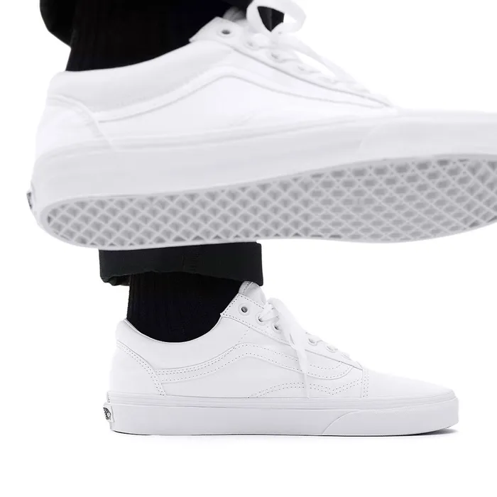 Vans Classics Women Old Skool Shoes White